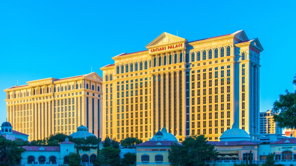 hotels near caesars palace las vergas