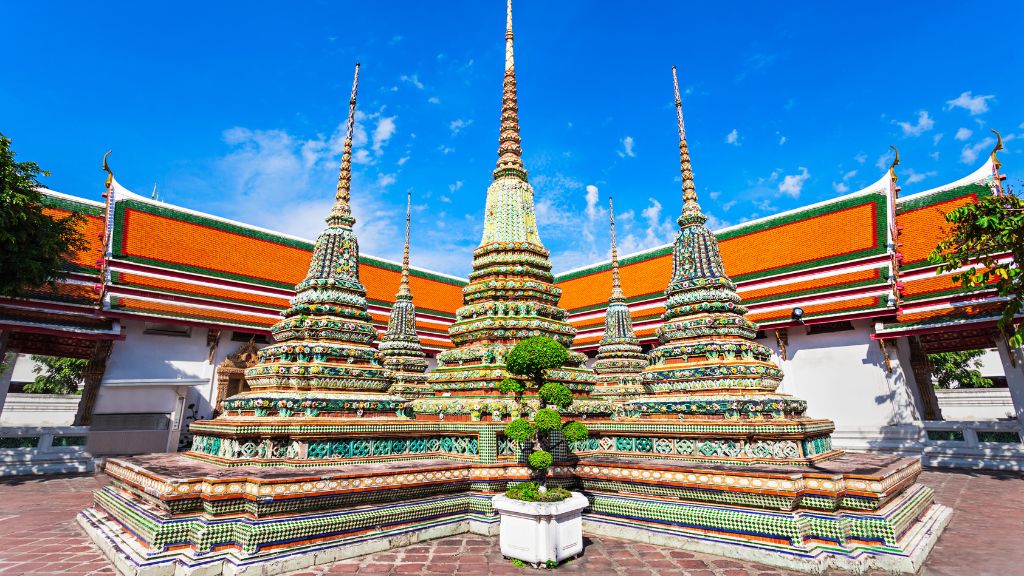 hotels near wat pho bangkok