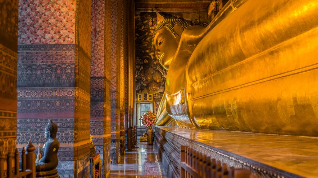 hotels close to wat pho